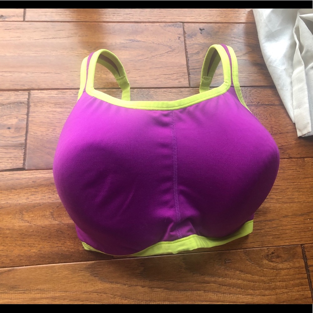 like new Natori convertible Yogi sport bra 32H